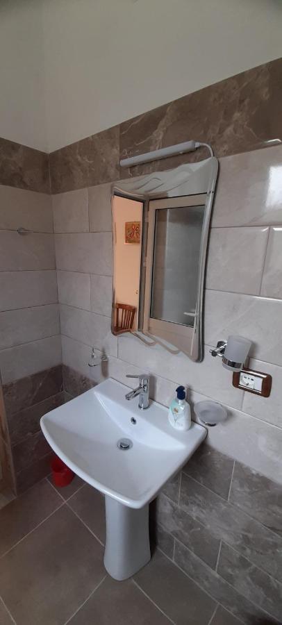 Homestay Honey-house “kastrioti” *